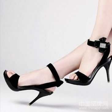 哪個(gè)牌子的女士涼鞋好