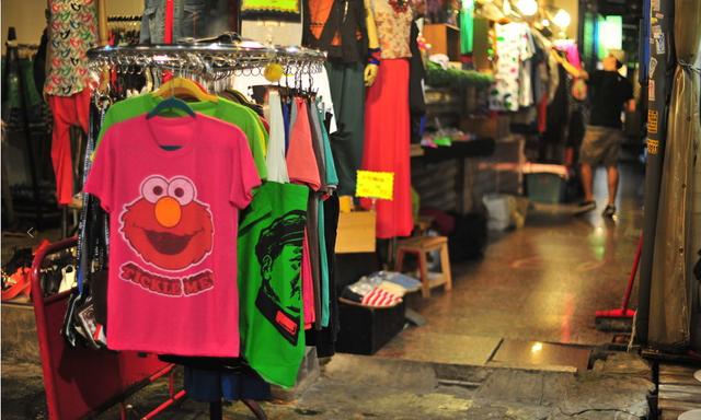 擺地攤賣衣服賺錢嗎？