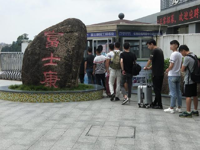 年輕人去上海還是深圳