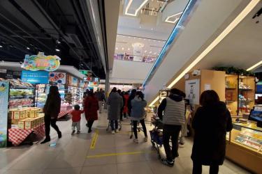 商場出入口的暴利生意