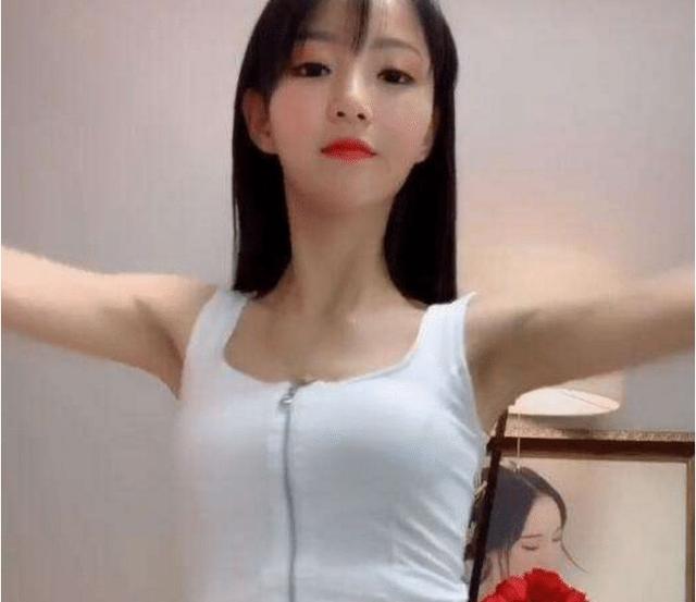 抖音“皮包骨”女孩走紅