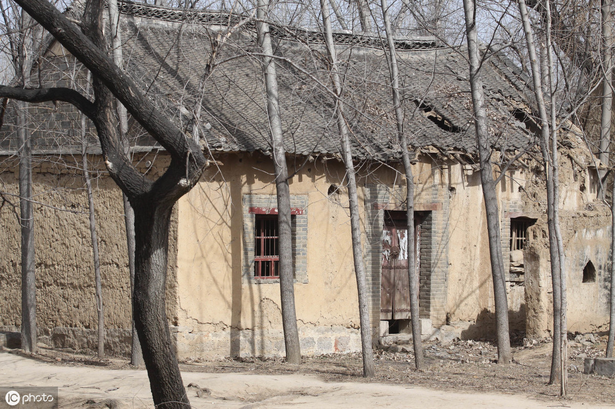 三根筷子放在碗里為什么會站