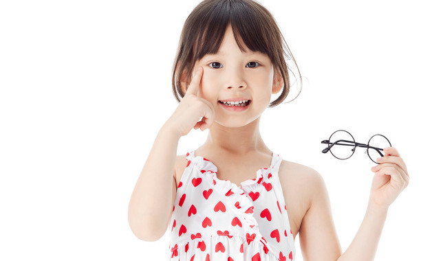 遠(yuǎn)視眼鏡劃痕修復(fù)小妙招